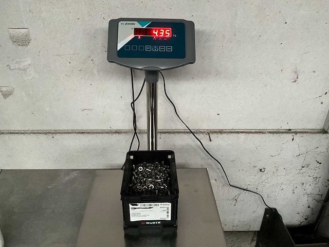Würth 4.35 kg blindklinkmoer platbolkop in stapelbare bak - afbeelding 3 van  5