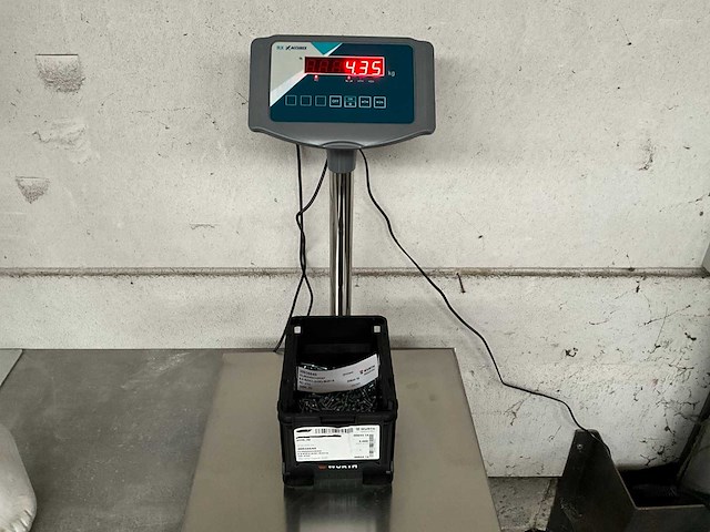 Würth 4.35 kg cilinderschroef m4 x 16 in stapelbare bak - afbeelding 3 van  5