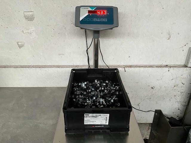 Würth 4.37 kg buis- en bevestigingsklem in stapelbare bak - afbeelding 2 van  6