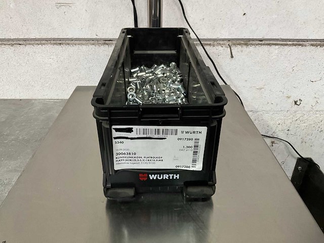 Würth 4.62 kg blindklinkmoer platbolkop 9- m8 in stapelbare bak - afbeelding 1 van  5