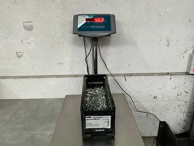 Würth 4.62 kg blindklinkmoer platbolkop 9- m8 in stapelbare bak - afbeelding 2 van  5