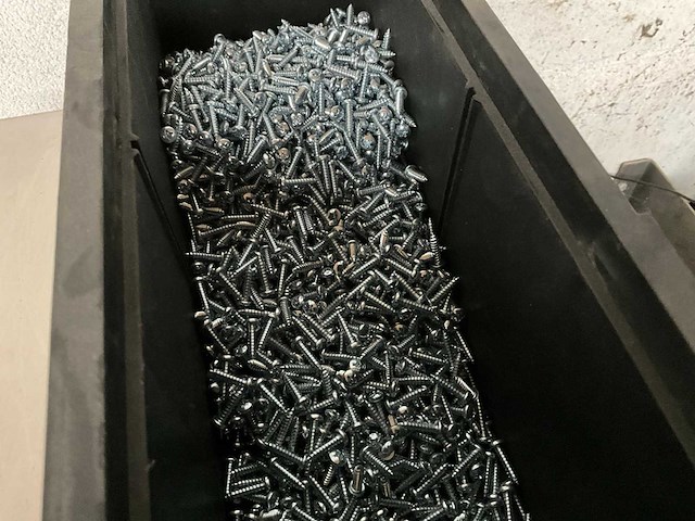 Würth 4.82 kg plaatschroef cilinderkop 3,9 x 16 in stapelbare bak - afbeelding 3 van  5