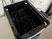 Würth 4.86 kg lage bolkopschroef met flens m6 x 16 in stapelbare bak - afbeelding 2 van  5