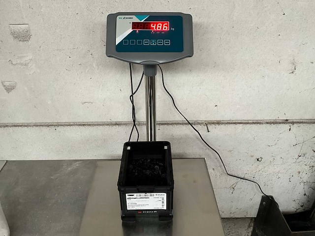 Würth 4.86 kg lage bolkopschroef met flens m6 x 16 in stapelbare bak - afbeelding 3 van  5