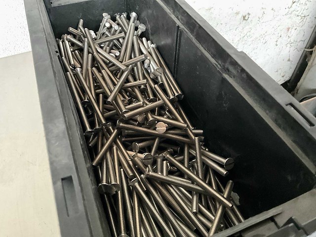 Würth 4.88 kg verzonken schroef m6 x 80 in stapelbare bak - afbeelding 3 van  3