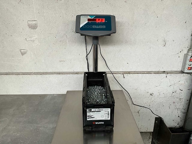 Würth 5.23 kg mix bak met o.a. ringen, bouten en blindklinkmoeren in stapelbare bak - afbeelding 2 van  5