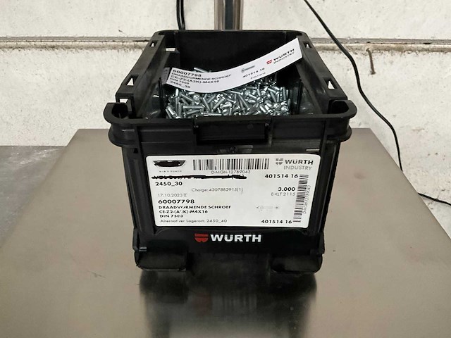 Würth 5.58 kg draadvormende schroef m4 x 16 in stapelbare bak - afbeelding 1 van  5