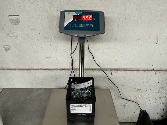 Würth 5.58 kg draadvormende schroef m4 x 16 in stapelbare bak - afbeelding 3 van  5