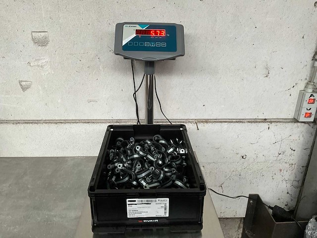 Würth 5.73 kg buis- en bevestigingsklem in stapelbare bak - afbeelding 2 van  6