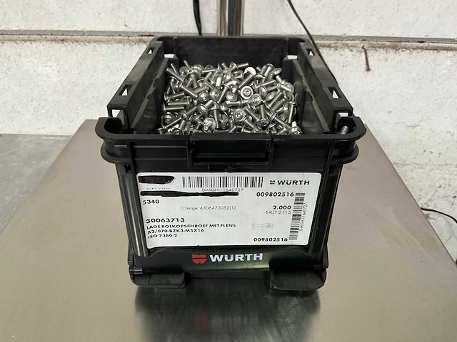 Würth 6.30 kg lage bolkopschroef met flens m5 x 16 in stapelbare bak - afbeelding 1 van  5