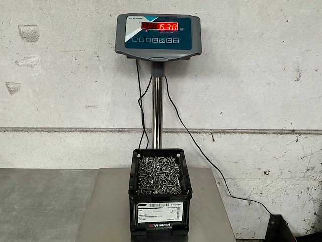 Würth 6.30 kg lage bolkopschroef met flens m5 x 16 in stapelbare bak - afbeelding 2 van  5