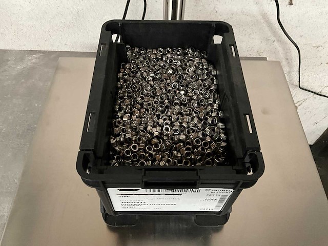 Würth 6.65 kg zelfborgende zeskantmoer m5 in stapelbare bak - afbeelding 2 van  5