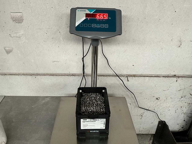Würth 6.65 kg zelfborgende zeskantmoer m5 in stapelbare bak - afbeelding 3 van  5