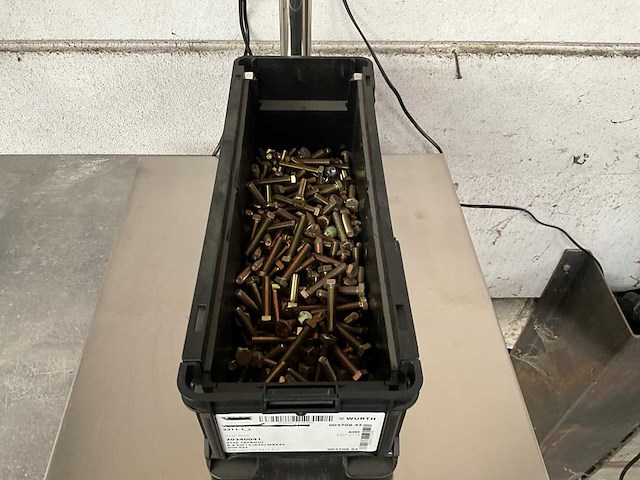 Würth 6.98 kg zeskanttapbout m8 x 45 in stapelbare bak - afbeelding 2 van  5