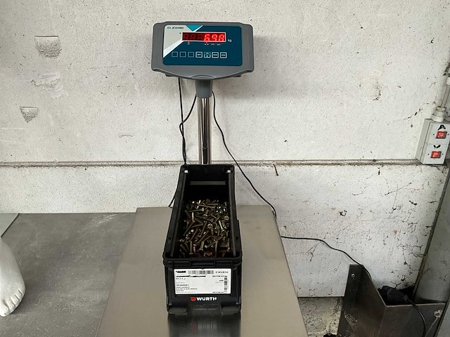 Würth 6.98 kg zeskanttapbout m8 x 45 in stapelbare bak - afbeelding 3 van  5