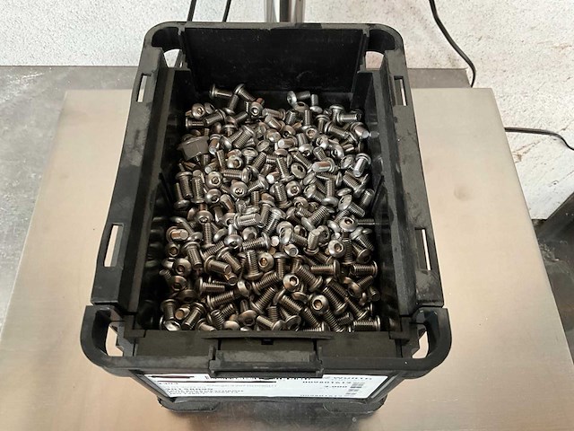 Würth 7.09 kg lage bolkopschroef m6 x 12 in stapelbare bak - afbeelding 2 van  5