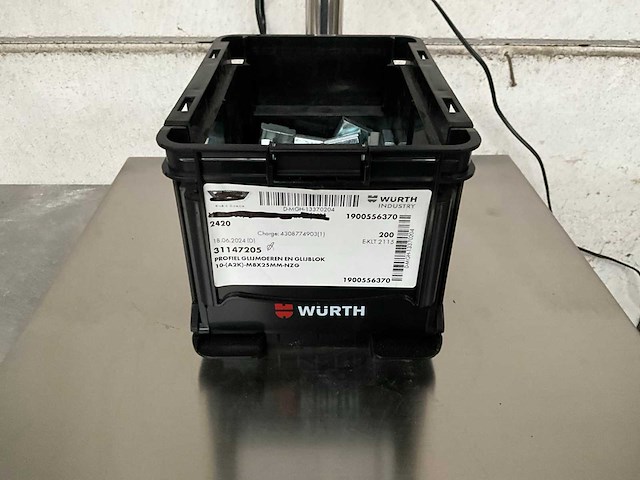 Würth 7.12 kg profiel glijmoeren en glijblok in stapelbare bak - afbeelding 1 van  5