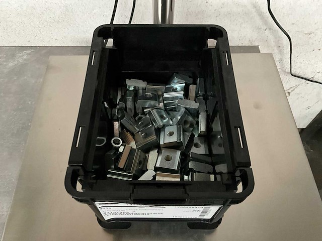 Würth 7.12 kg profiel glijmoeren en glijblok in stapelbare bak - afbeelding 2 van  5