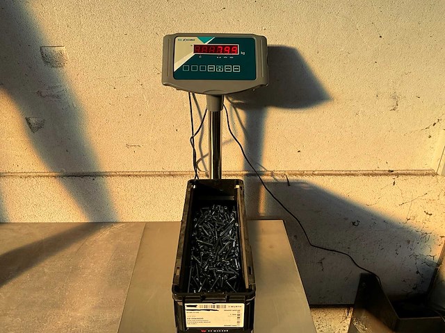 Würth 7.99 kg lage bolkopschroef m6 x 40 in stapelbare bak - afbeelding 2 van  5