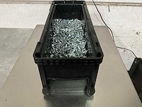 Würth 8.22 kg mix met o.a. moeren en bouten in stapelbare bak - afbeelding 1 van  6