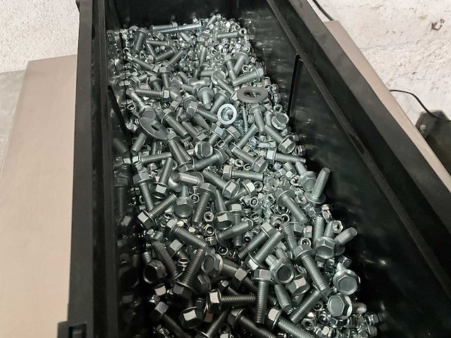 Würth 8.22 kg mix met o.a. moeren en bouten in stapelbare bak - afbeelding 3 van  6