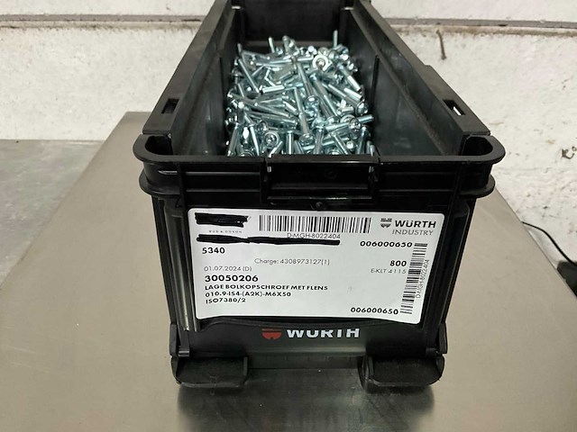 Würth 8.25 kg lage bolkopschroef met flens m6 x 50 in stapelbare bak - afbeelding 1 van  5