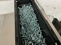 Würth 8.25 kg lage bolkopschroef met flens m6 x 50 in stapelbare bak - afbeelding 3 van  5