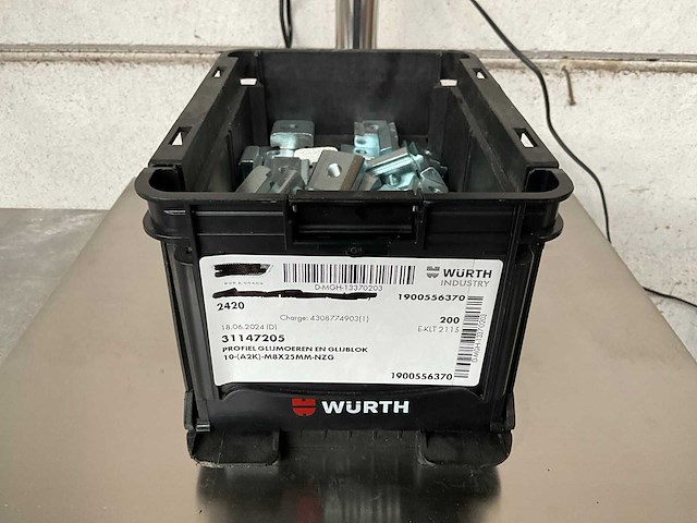 Würth 8.93 kg profiel glijmoeren en glijblok in stapelbare bak - afbeelding 1 van  5