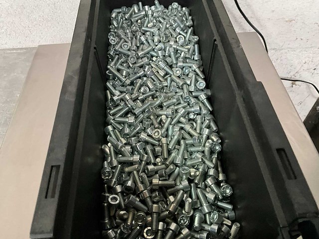 Würth 9.72 kg cilinderschroef m6 x 14 in stapelbare bak - afbeelding 3 van  5