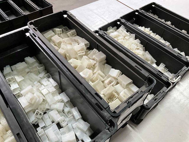 Würth isolatiehuis v-tong male/female diverse maten wit in stapelbare bakken - afbeelding 2 van  10