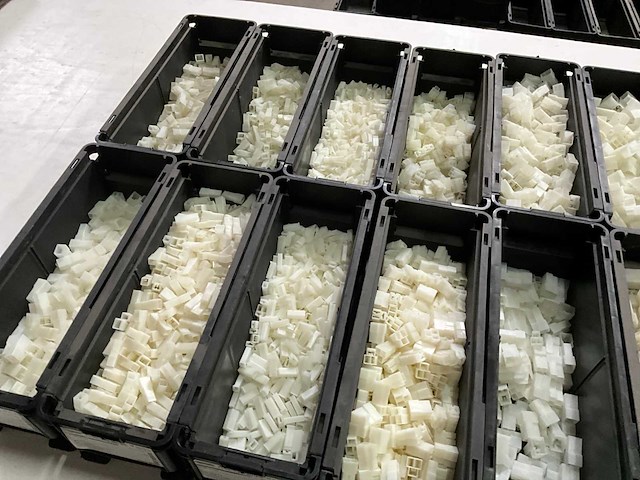 Würth isolatiehuis v-tong male/female diverse maten wit in stapelbare bakken - afbeelding 3 van  10