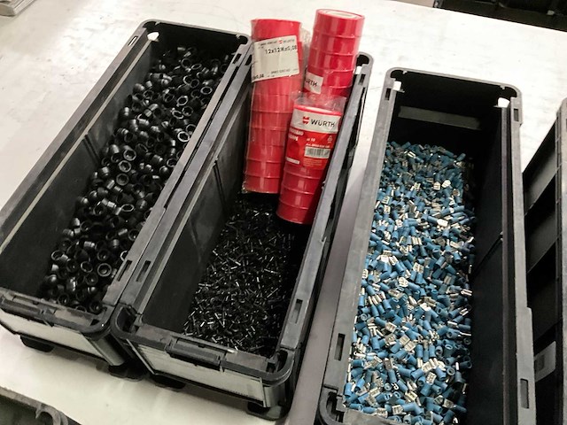Würth mix kavel met o.a. ringtong/kabelschoenen in 11 stapelbare bakken - afbeelding 7 van  11