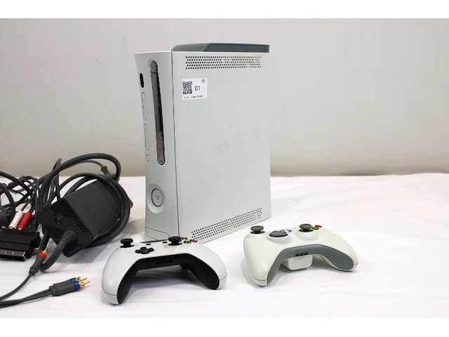 Xbox 360 met 2 controllers - afbeelding 2 van  4