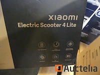 Xiaomi scooter 4 lite elektrische scooter (ddhbc08zm) - afbeelding 1 van  3