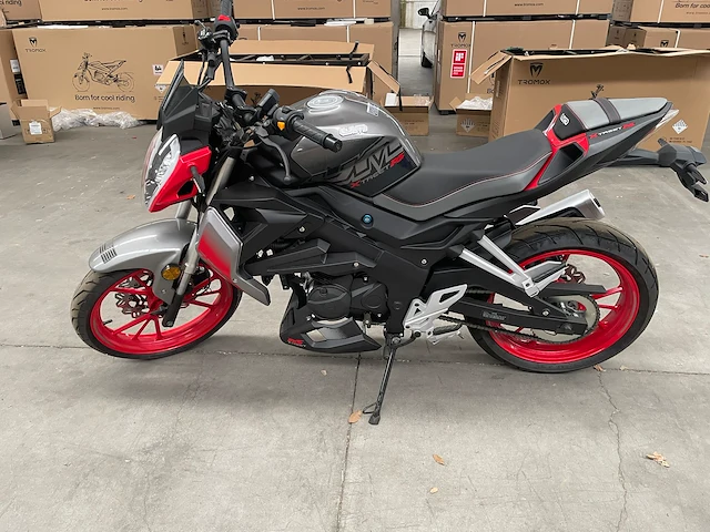 Xtreet rs 125 "red graphite" - afbeelding 1 van  6