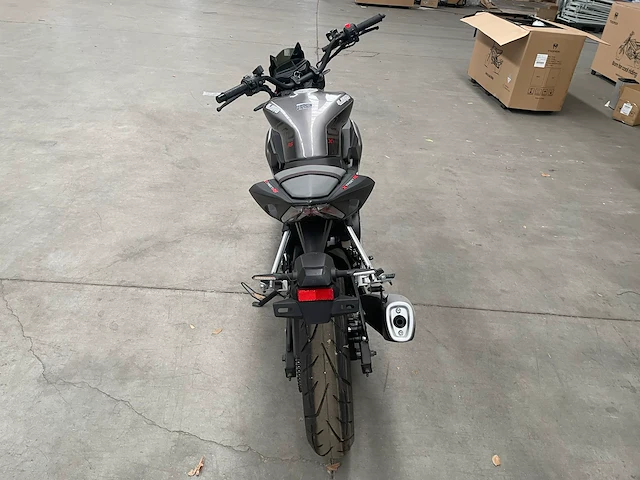 Xtreet rs 125 "red graphite" - afbeelding 2 van  6