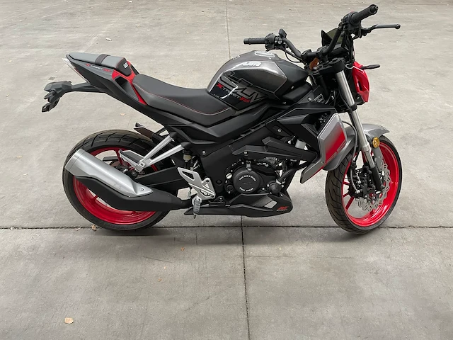 Xtreet rs 125 "red graphite" - afbeelding 3 van  6