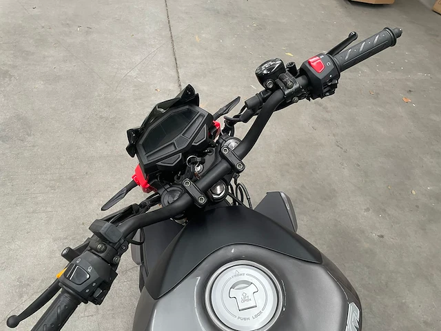 Xtreet rs 125 "red graphite" - afbeelding 5 van  6
