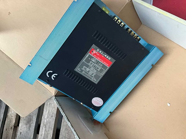 Xxl b420 2x210w auto mosfet versterker - afbeelding 2 van  5