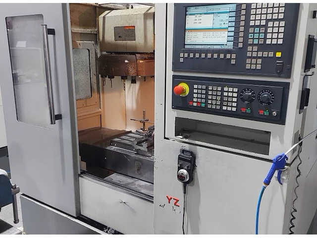 Xyz minifrees 560 verticaal bewerkingscentrum - afbeelding 1 van  6