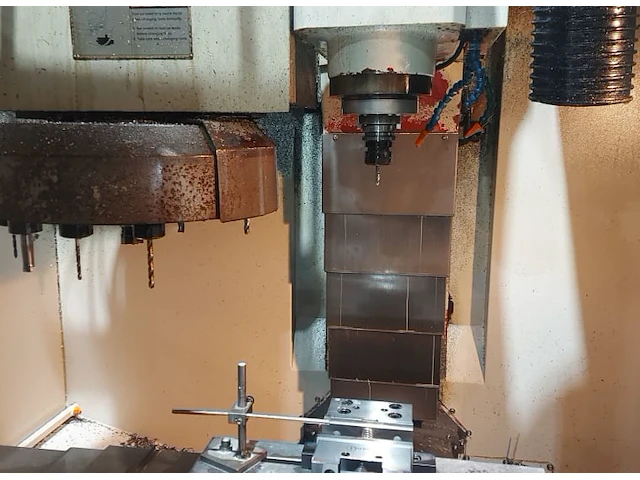 Xyz minifrees 560 verticaal bewerkingscentrum - afbeelding 3 van  6
