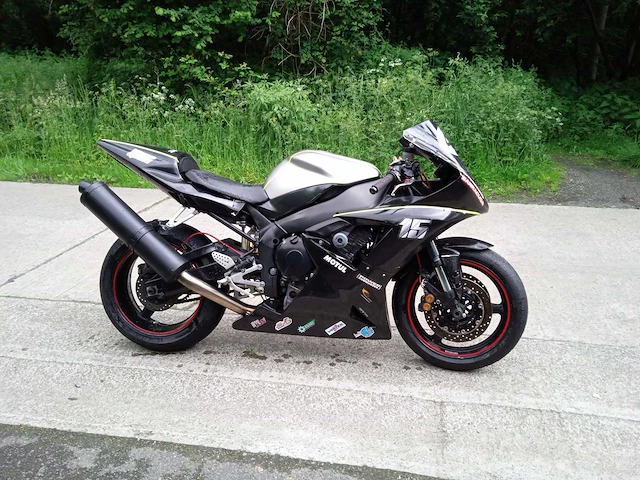 Yamaha - r1 - motorfiets - afbeelding 2 van  5