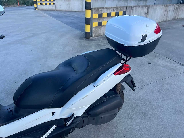 Yamaha - yp125 r - motorfiets - afbeelding 2 van  12