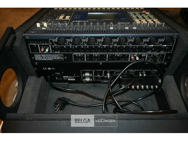 Yamaha 03d digitale mixing console + flightcase - afbeelding 5 van  6