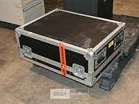 Yamaha 03d digitale mixing console + flightcase - afbeelding 6 van  6