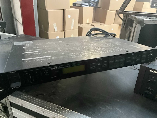 Yamaha digitale delay line ddl 3 - afbeelding 1 van  5