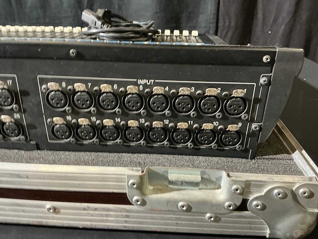 Yamaha ls9-32 digitale mengtafel - afbeelding 11 van  12
