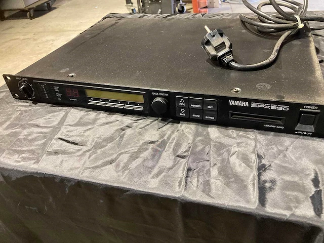 Yamaha spx990 efx machine - afbeelding 1 van  2