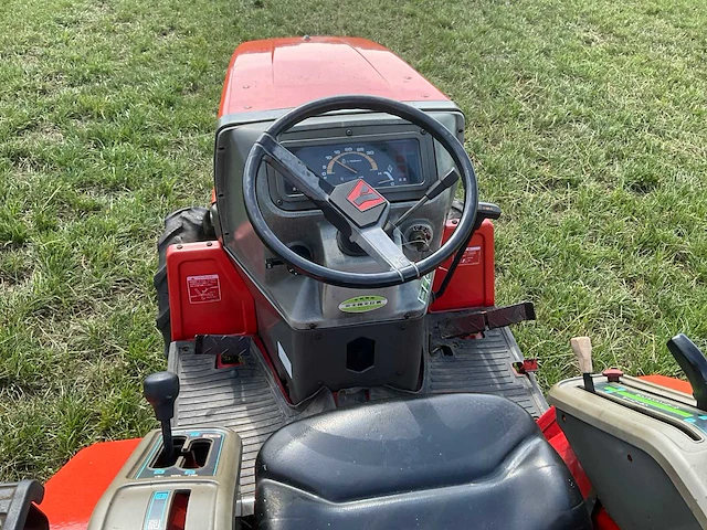 Yanmar f-6 vierwielaangedreven minitractor met grondfrees - afbeelding 5 van  24