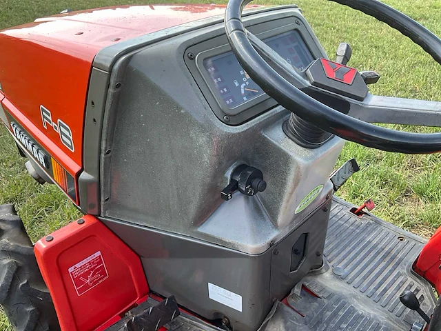 Yanmar f-6 vierwielaangedreven minitractor met grondfrees - afbeelding 6 van  24